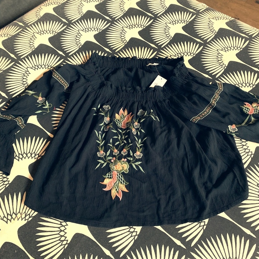 American Eagle off the shoulder top
